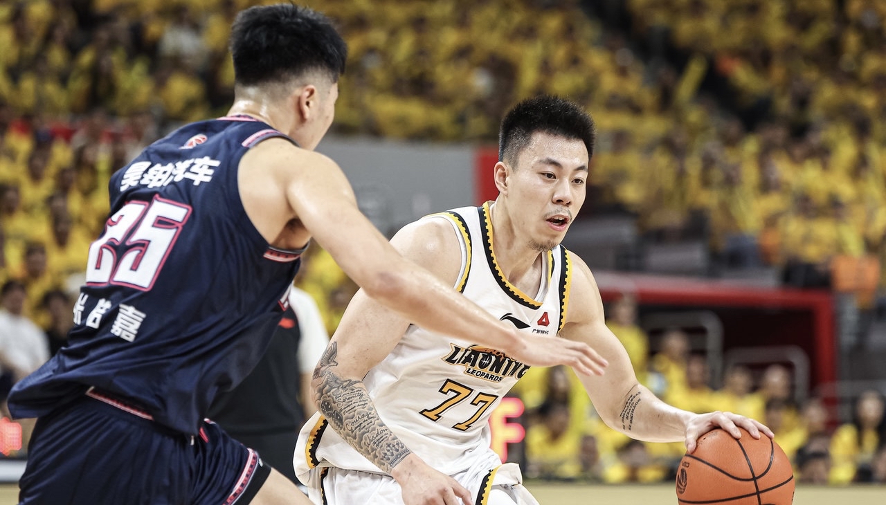 爱游戏官方入口-新疆队翻盘天津队，张镇麟关键制胜