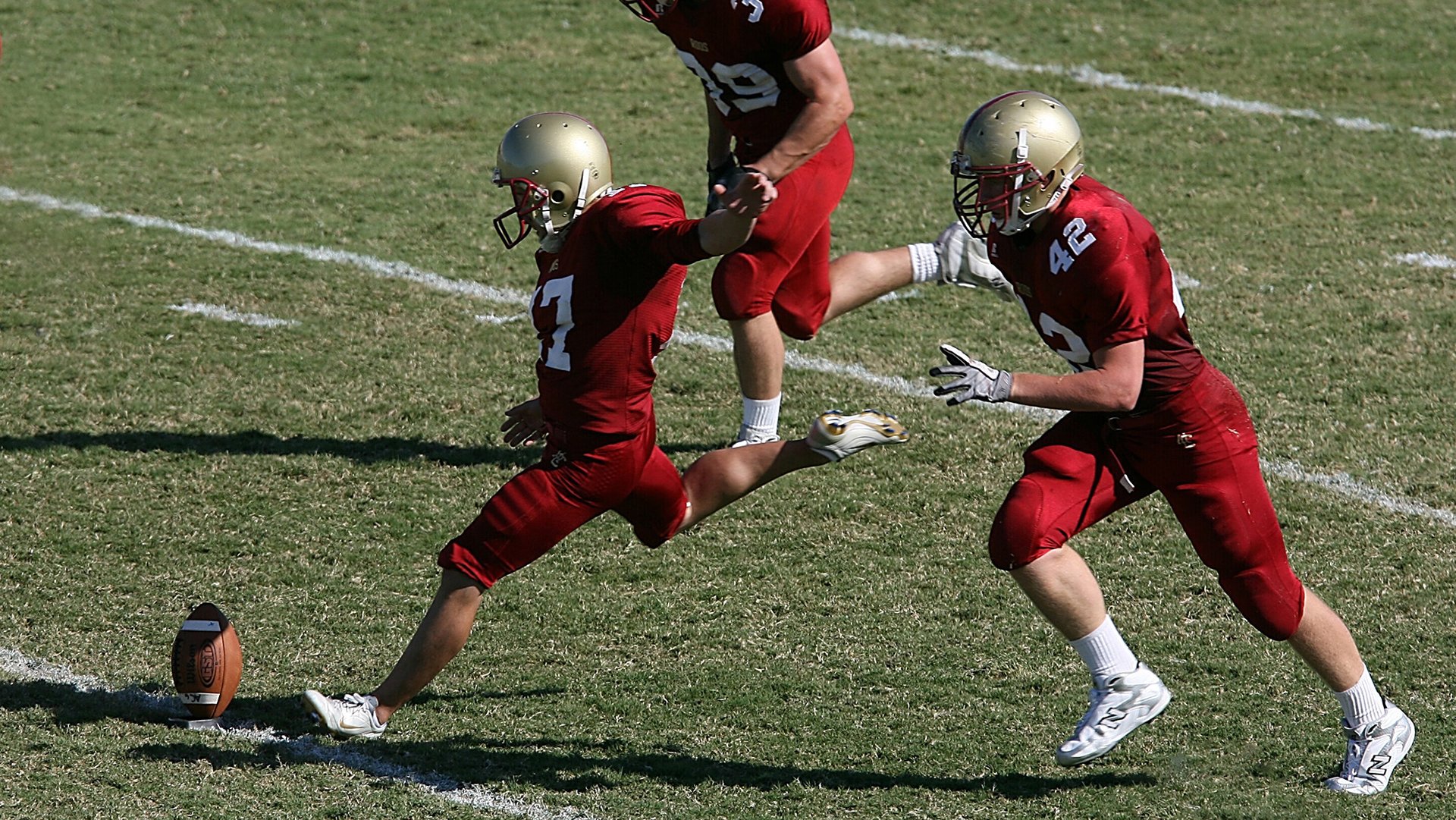 爱游戏2026-德甲争冠战之夜，约基奇舞台越大越强，当足球的喧嚣遇见篮球的静默统治