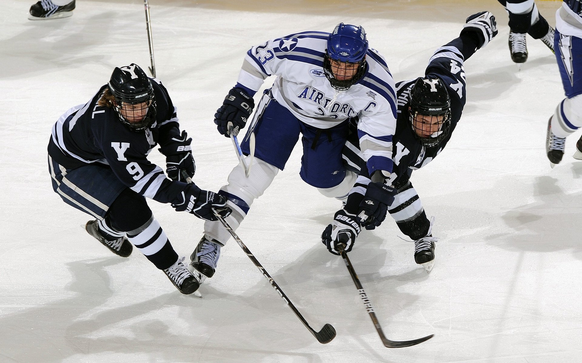 爱游戏官方入口-德甲争冠战之夜，米切尔用一记绝杀撕碎豪门剧本