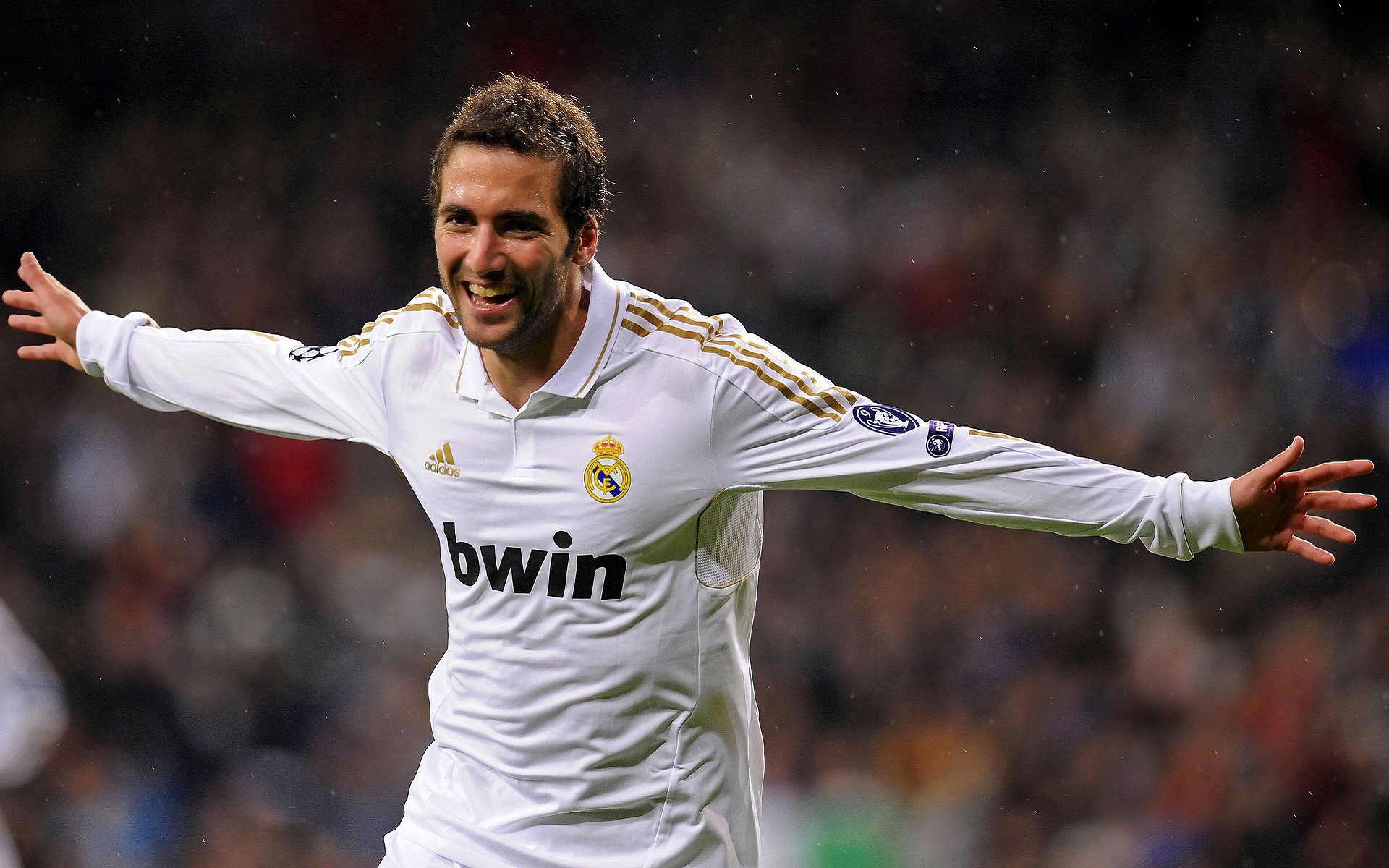 爱游戏官网-欧冠半决赛之夜，英格拉姆用防守的锁链，为胜利谱下无声序曲